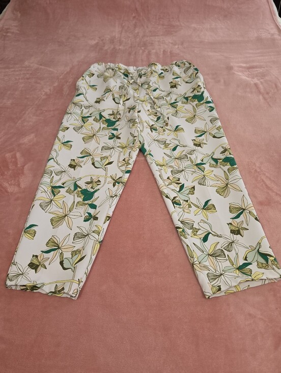 Liz Claiborne Pants - Liz Claiborne White Floral Ankle Pants